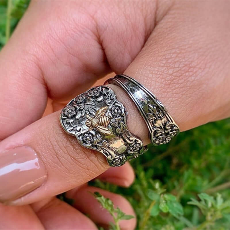 Vintage Inlaid Golden Bee Ring